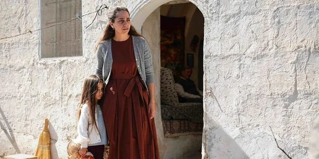 Sevdan Bir Ateş 3. Bölümde Ortalık Karışıyor: Leyla’nın Nikah Hamlesi Konağı Sarsıyor!